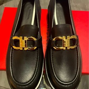 Moccasin with Gancini ornament Black 8.5 Brand new